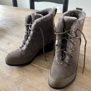 UGG Lace Up Waterproof Wedge Boot (W Bridgit) in Gray, Size 7